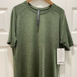 NWT: Lululemon Metal Vent Tech SS 2.0
Rainforest Green/ Green Twill Size Large